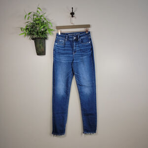 American Eagle Mom Jeans Hi Rise Medium Blue Wash Stretch Relaxed Fit AE 4 Long